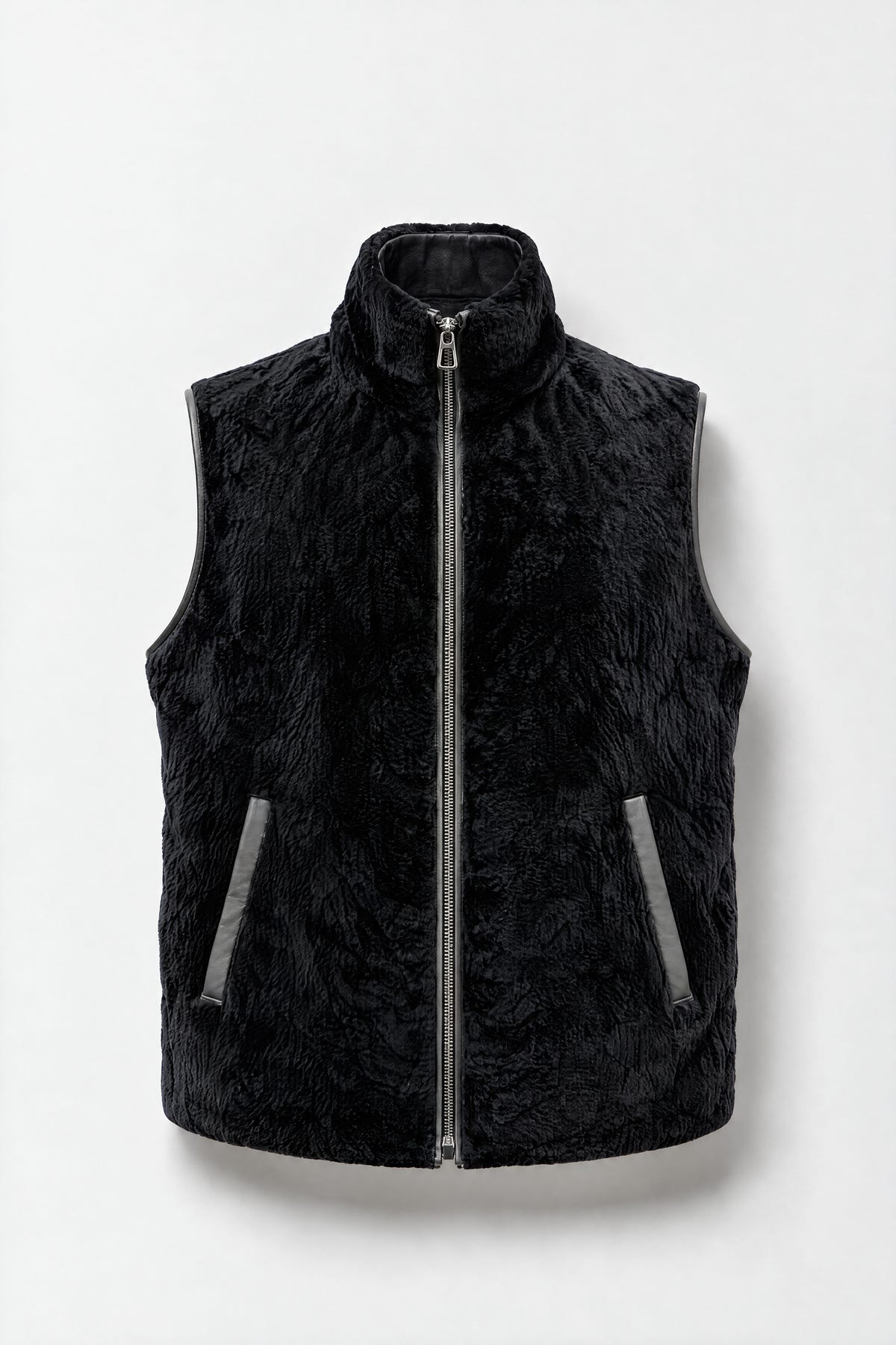 Le Boréal - Gilet en cuir noir et peau lainée