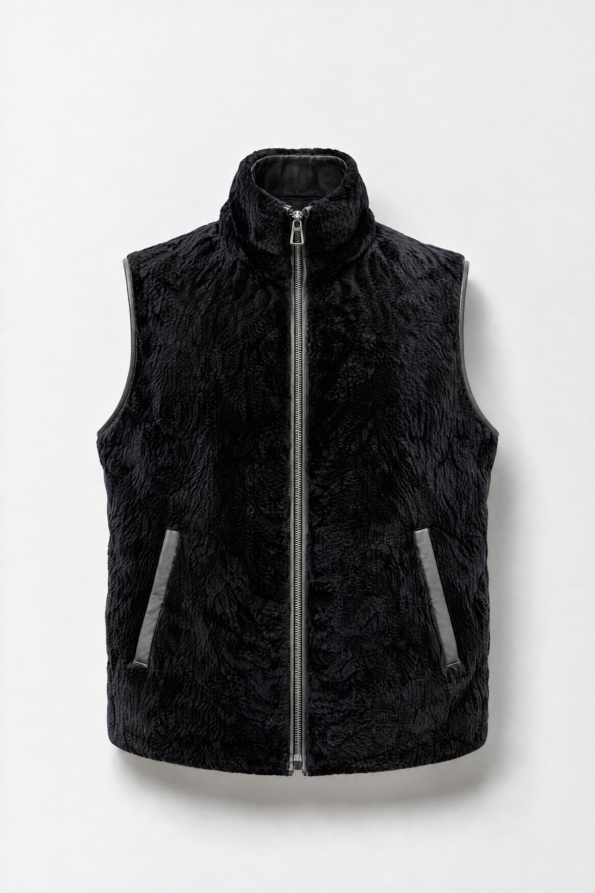 Le Boréal - Gilet en cuir noir et peau lainée