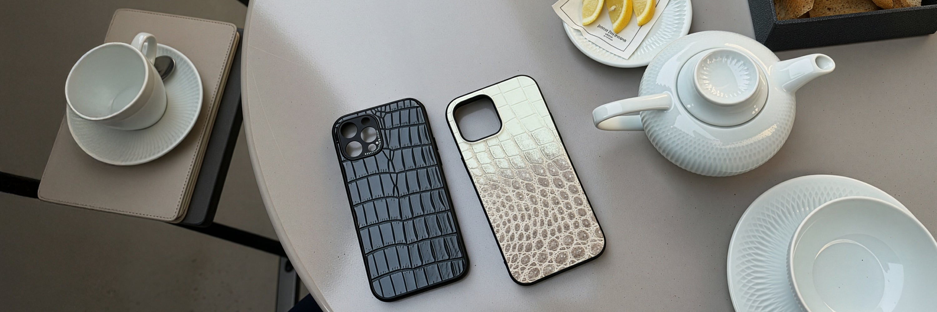 Bannière bureau collection coques iPhone Galbert Paris présentant protections haut de gamme en cuir exotique