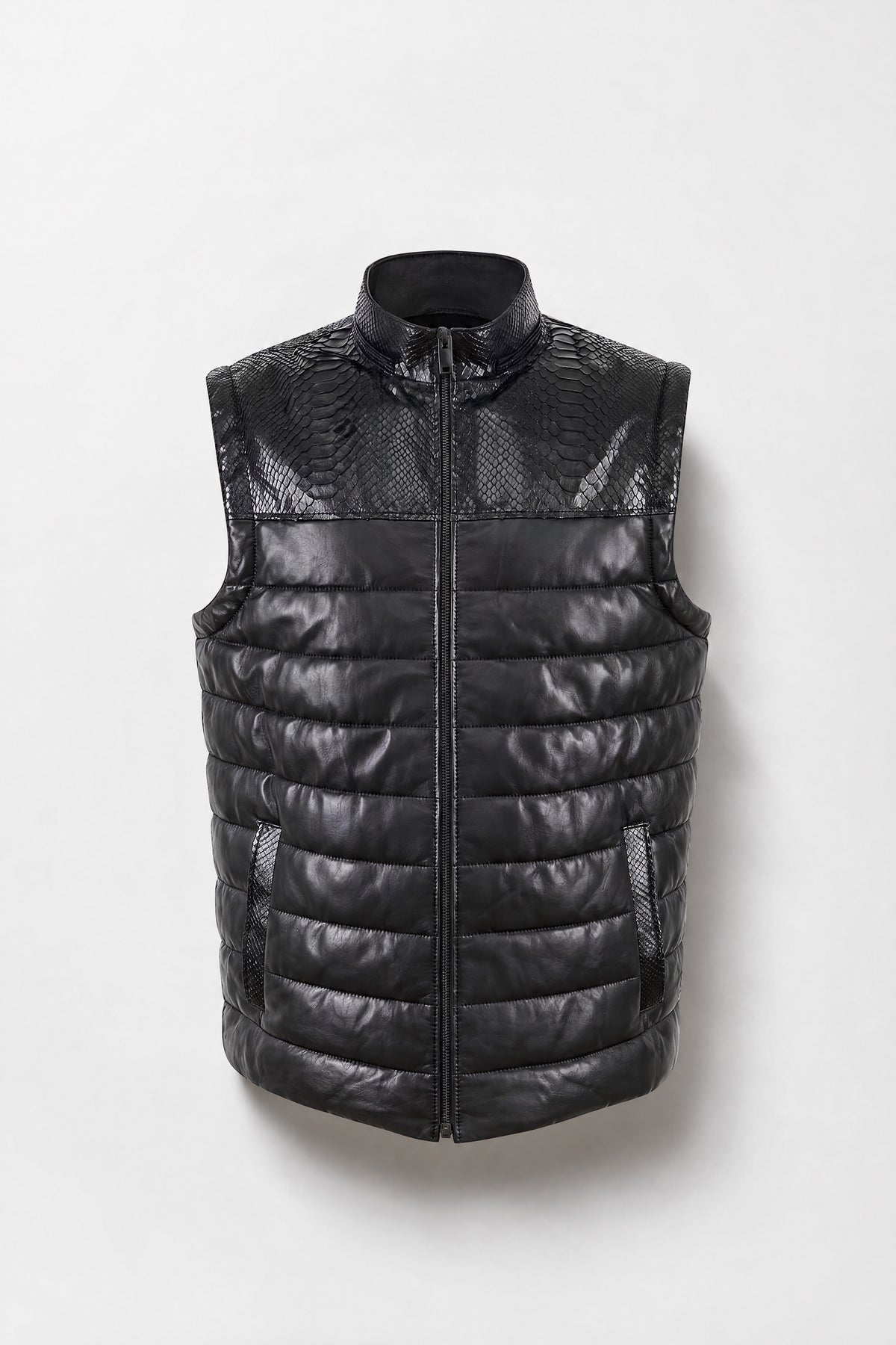Le Plastron - Gilet sans manches en cuir matelassé et python