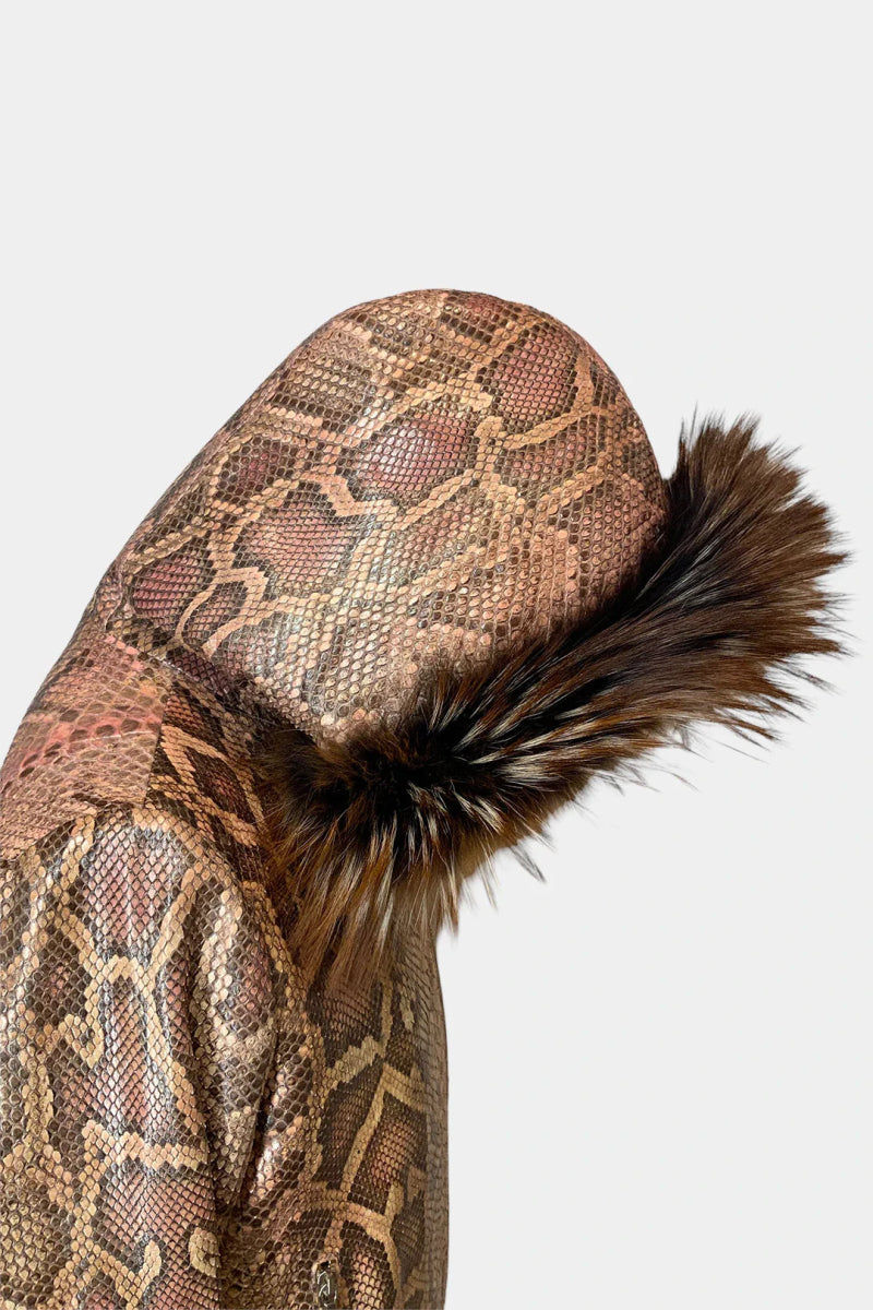 La Veste Boréale - Veste à Capuche Zippé en Python Rose et Fourrure de Renard - Galbert Paris